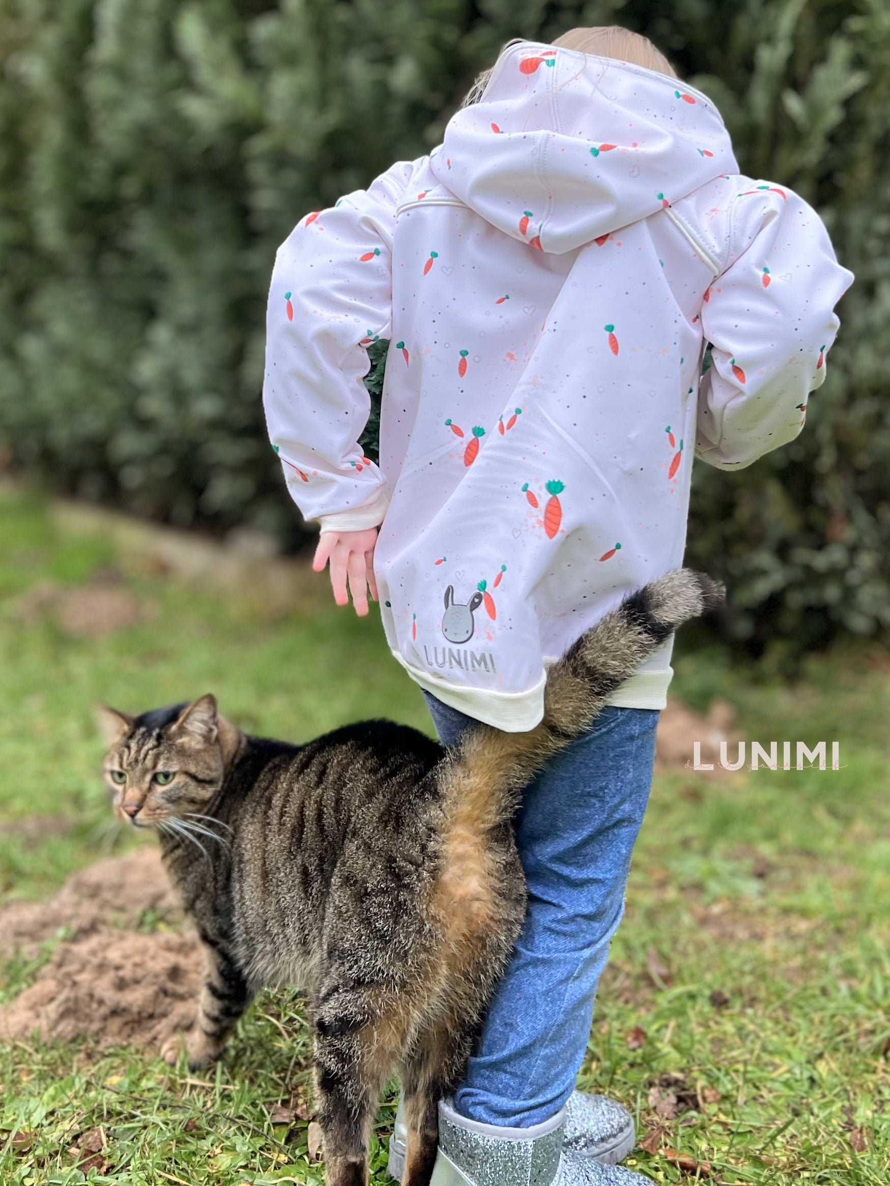 Love carrots in the heart Eigenproduktion beige