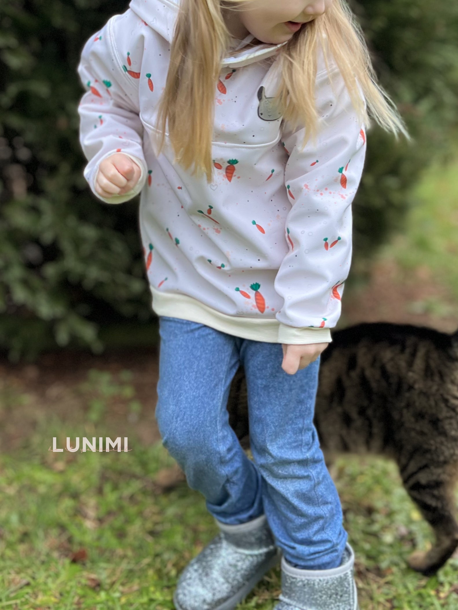 Love carrots in the heart Eigenproduktion beige