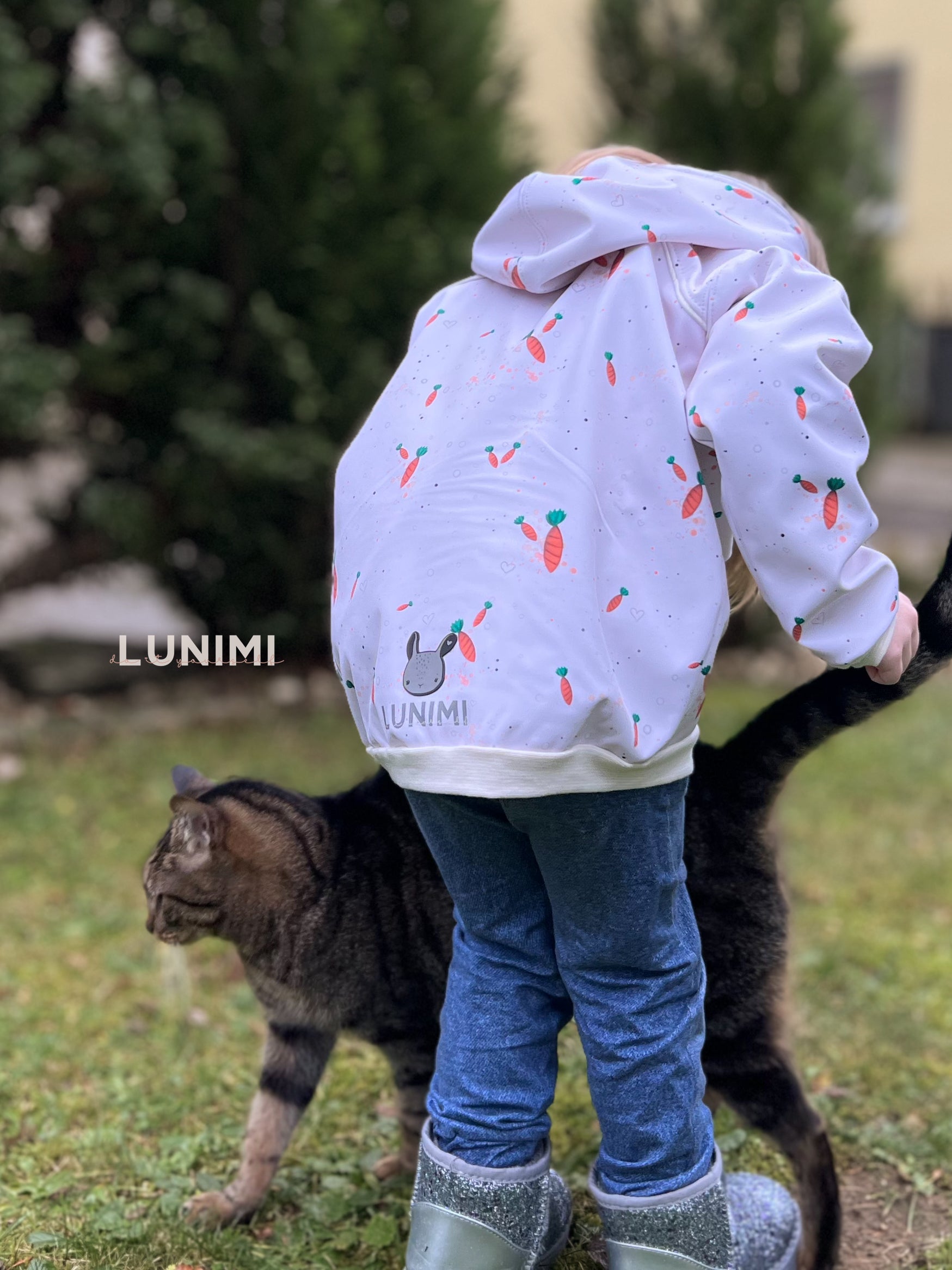 Love carrots in the heart Eigenproduktion beige