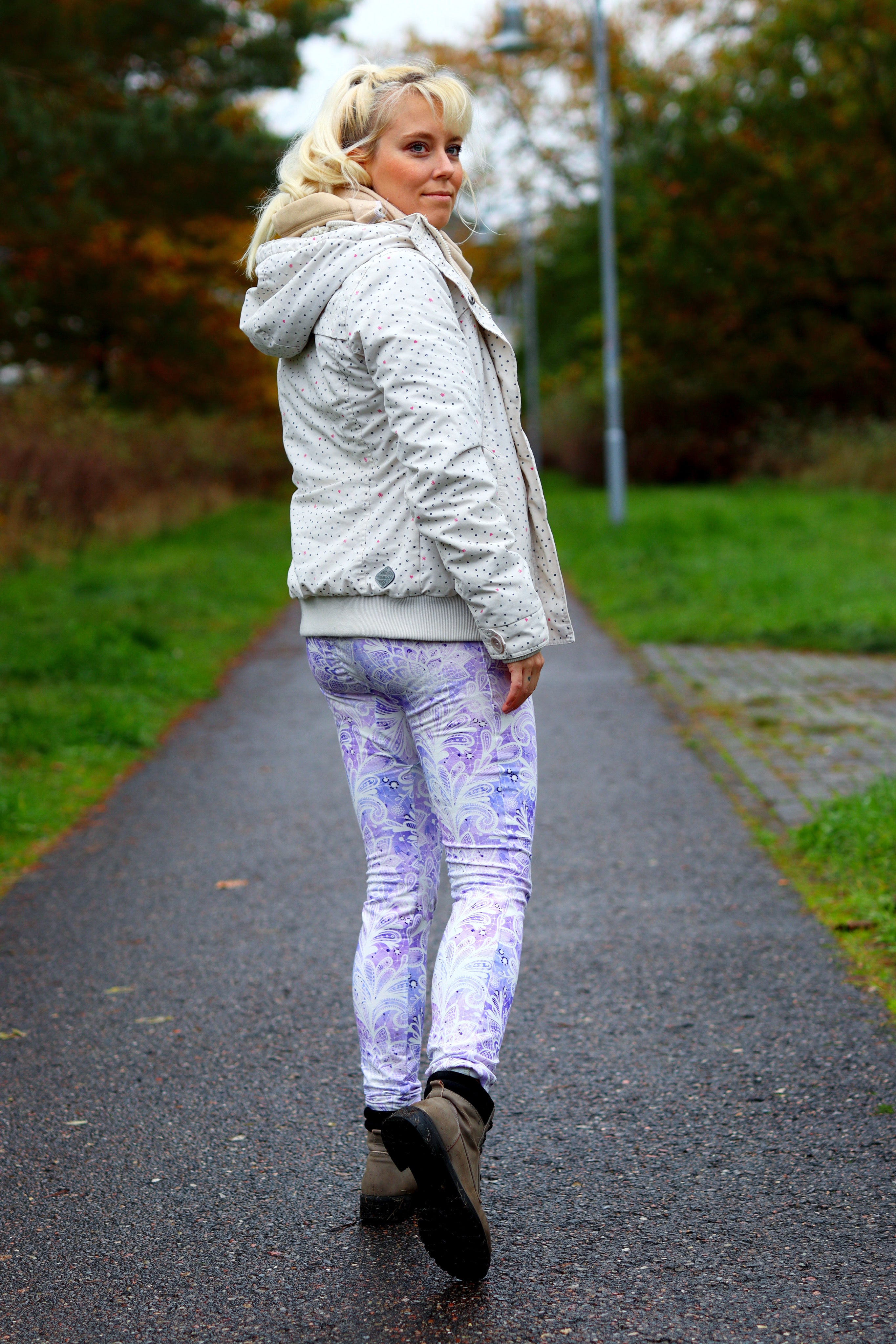 Lila Spitzenoptik Dauervorbestellung