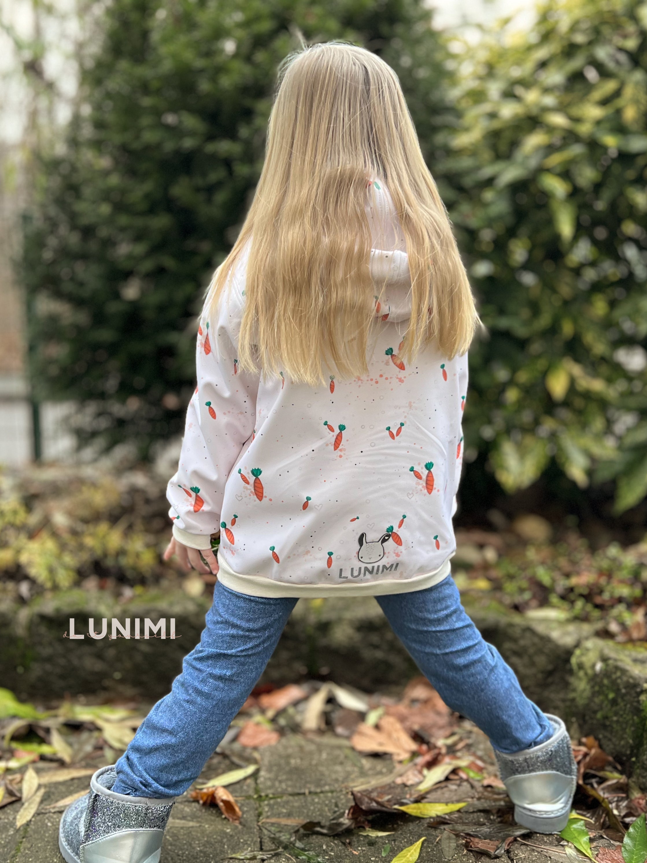 Love carrots in the heart Eigenproduktion beige