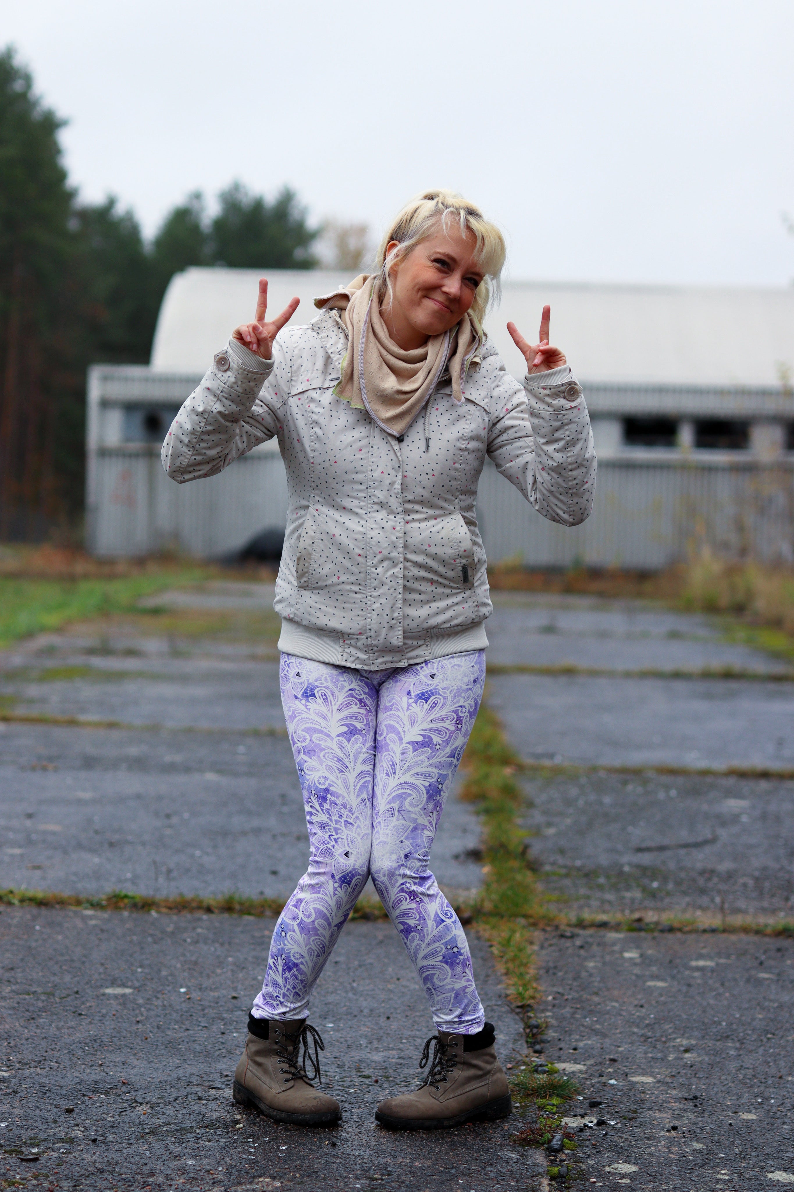 Lila Spitzenoptik Dauervorbestellung