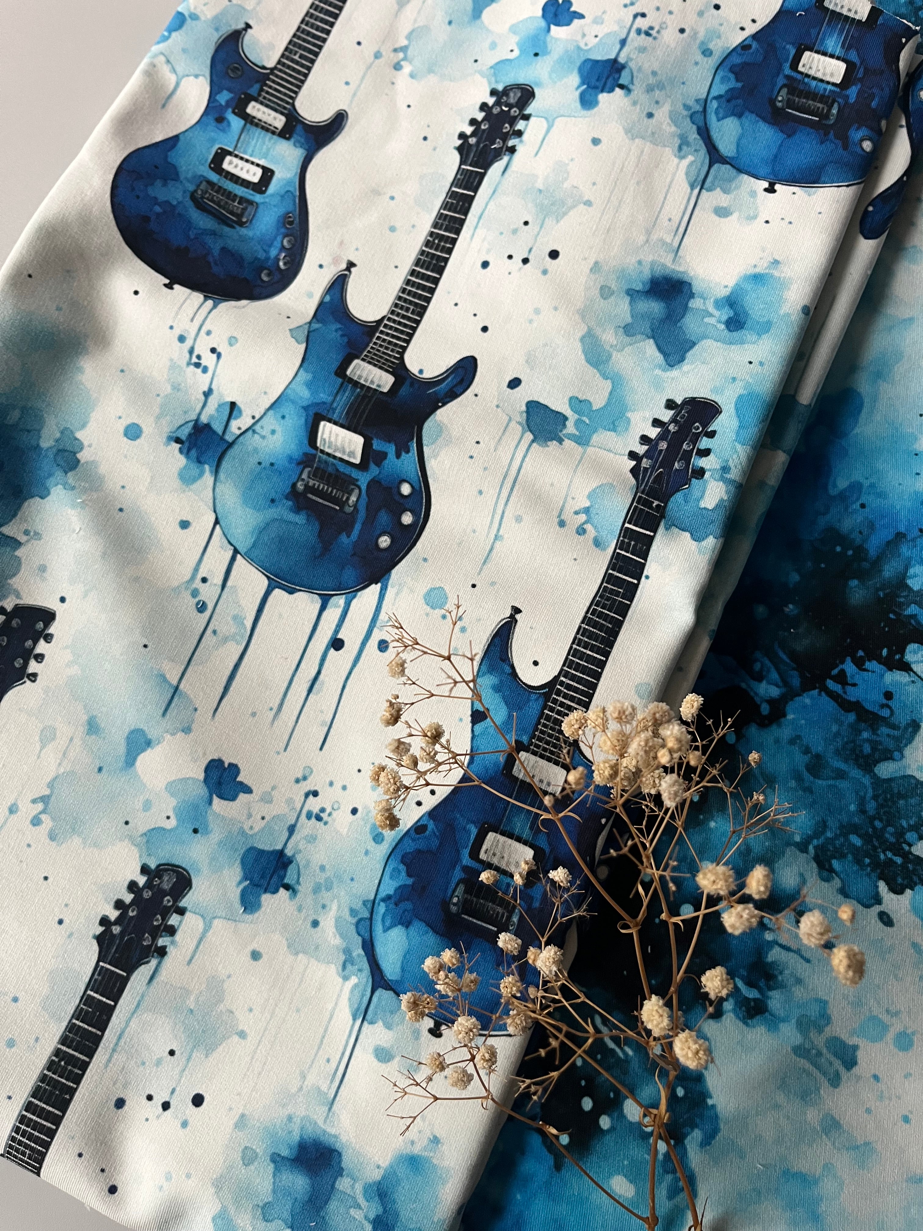 Blaue Gitarre ￼ Dauervorbestellung