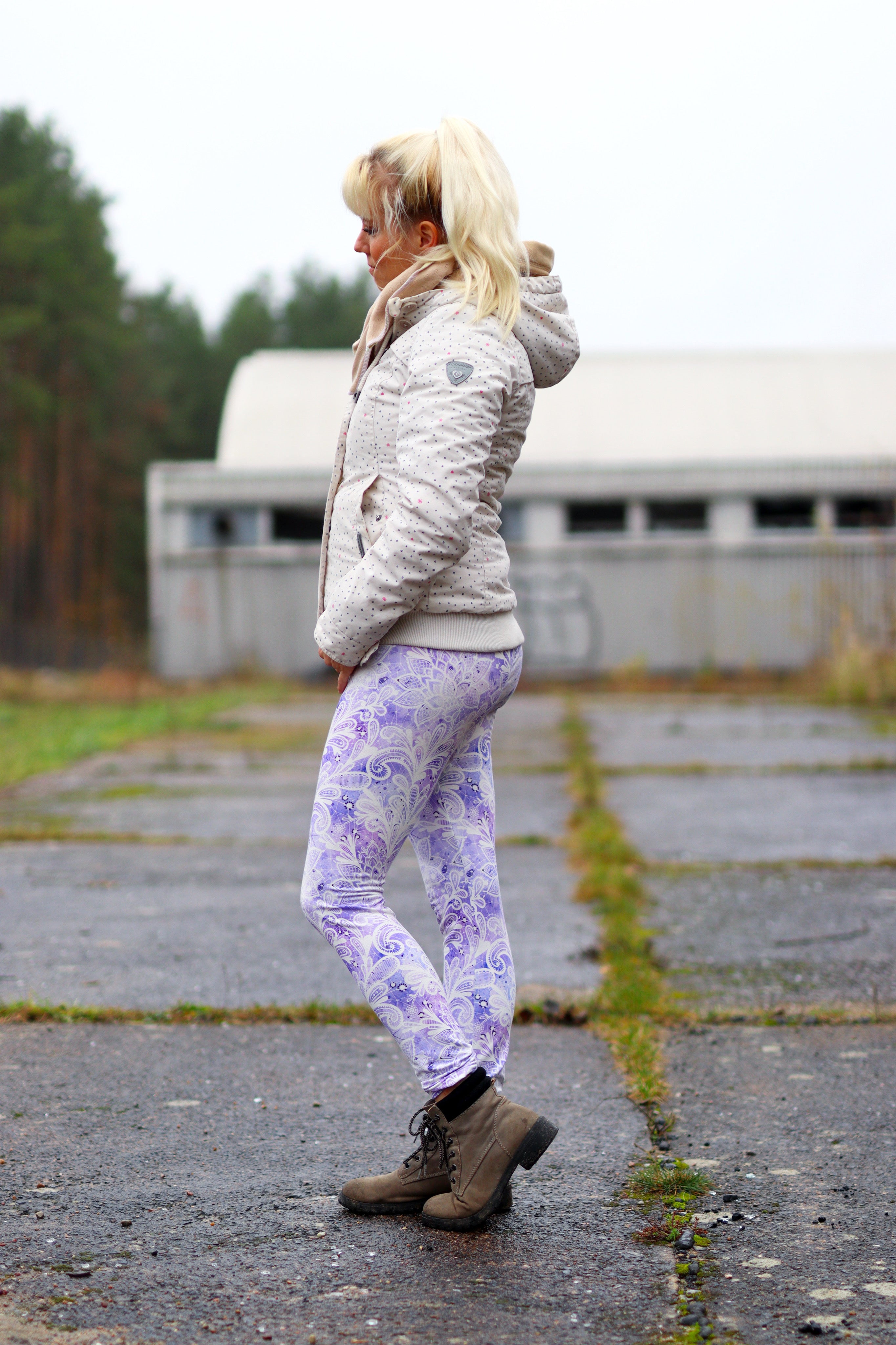 Lila Spitzenoptik Dauervorbestellung