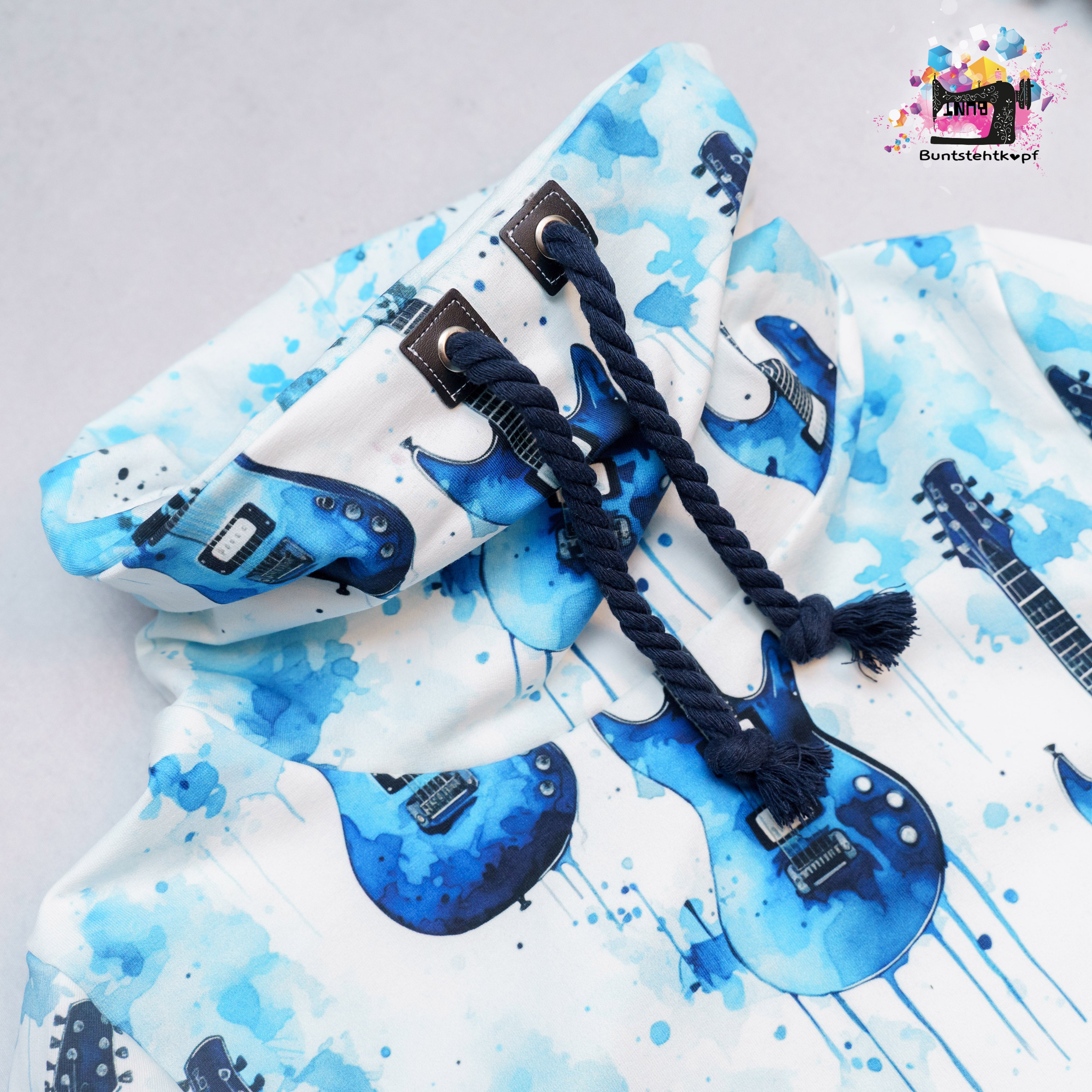 Blaue Gitarre ￼ Dauervorbestellung