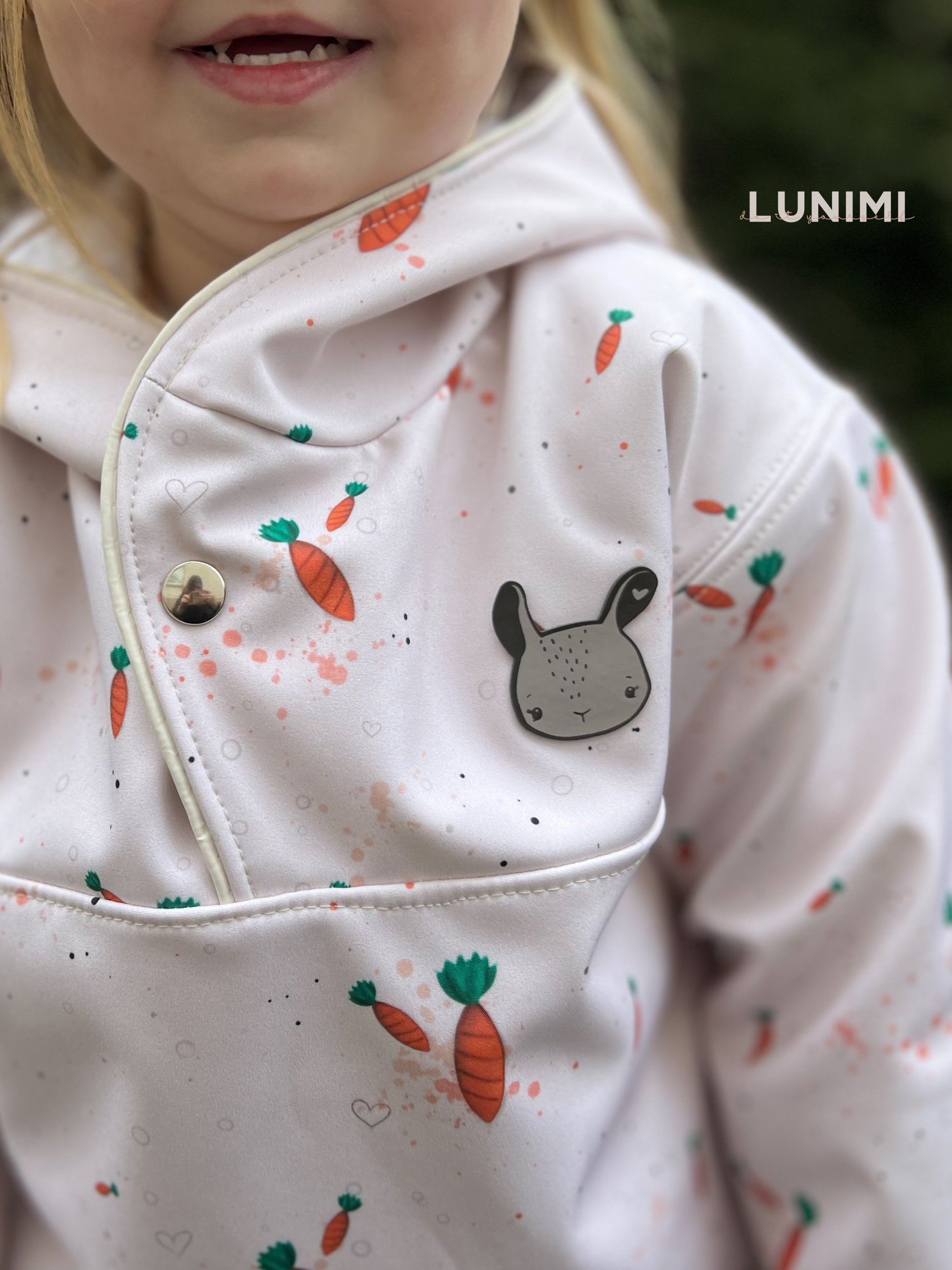 Love carrots in the heart Eigenproduktion beige