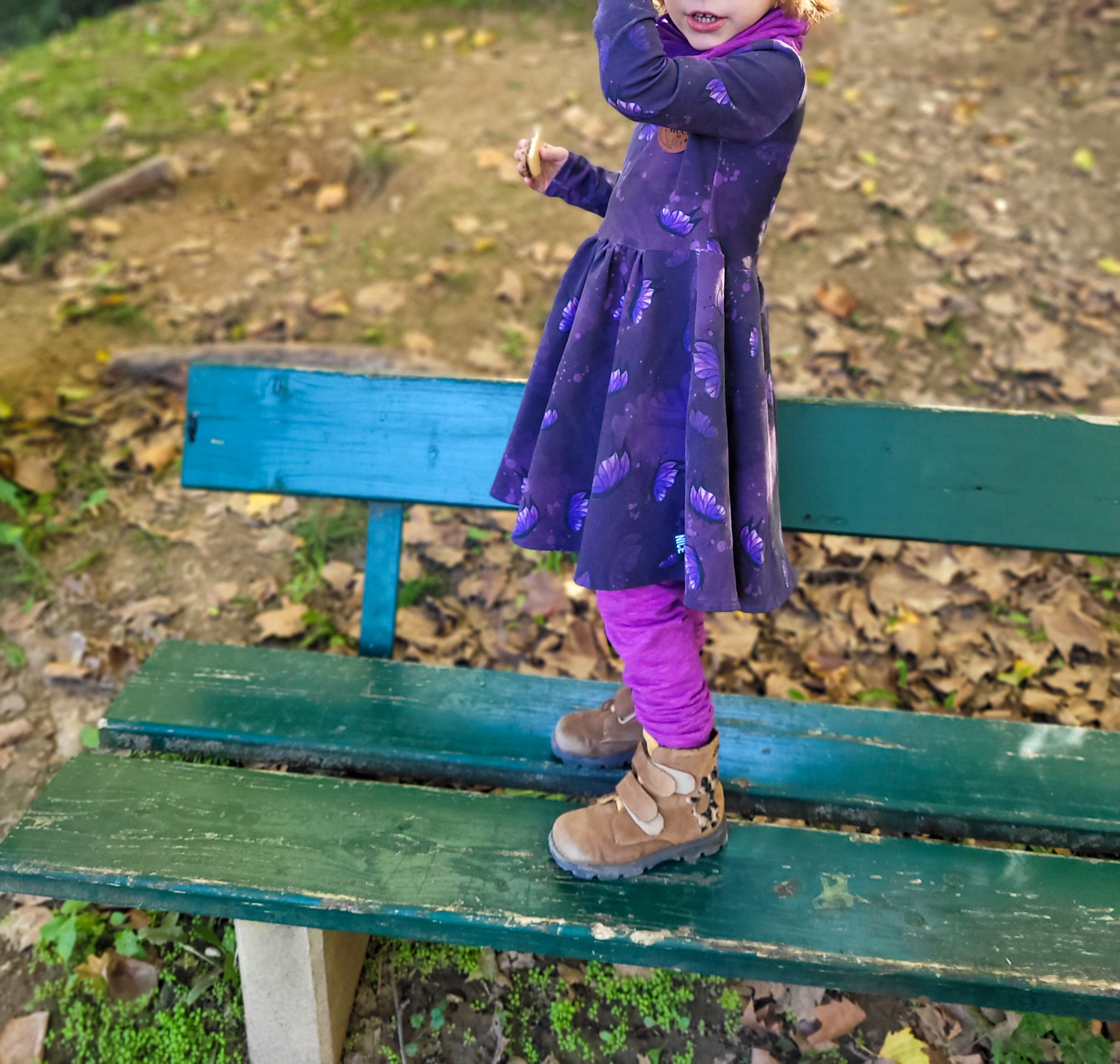 Lila Schmetterling Stoff Eigenproduktion
Dauervorbestellung