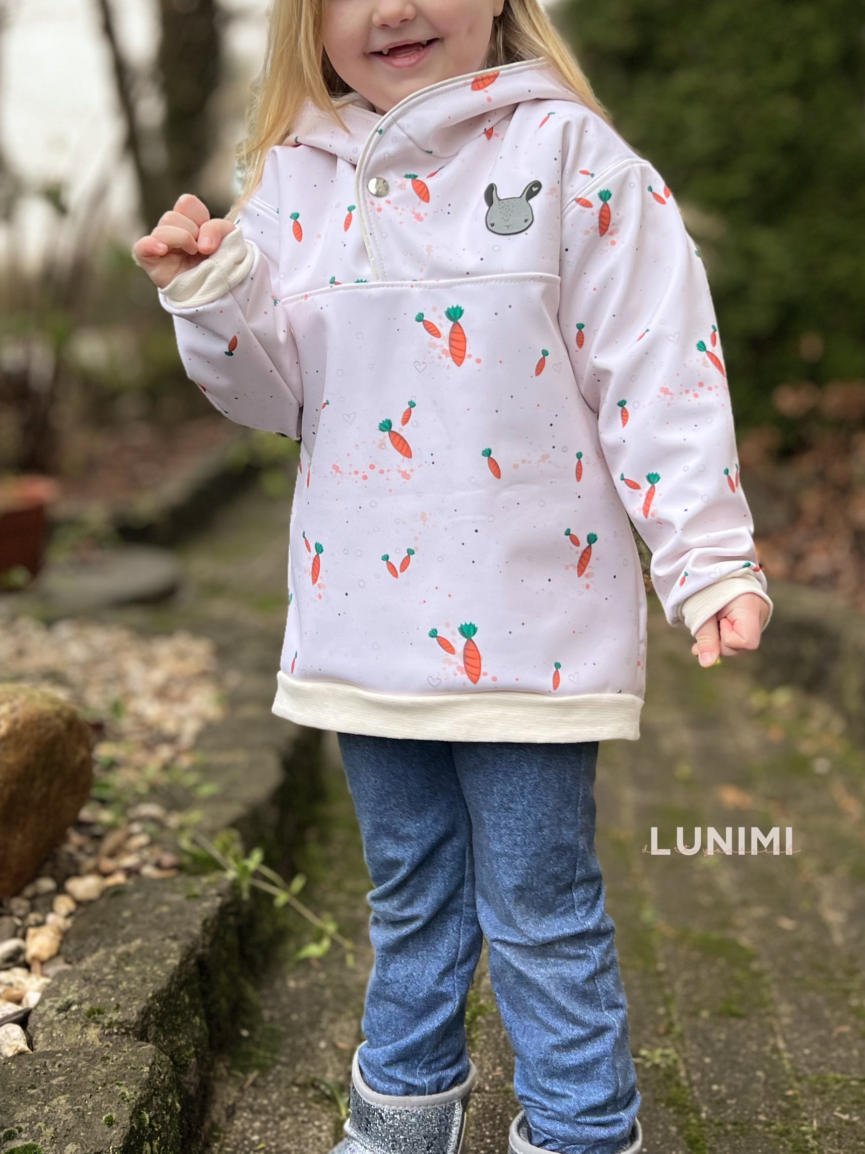 Love carrots in the heart Eigenproduktion beige