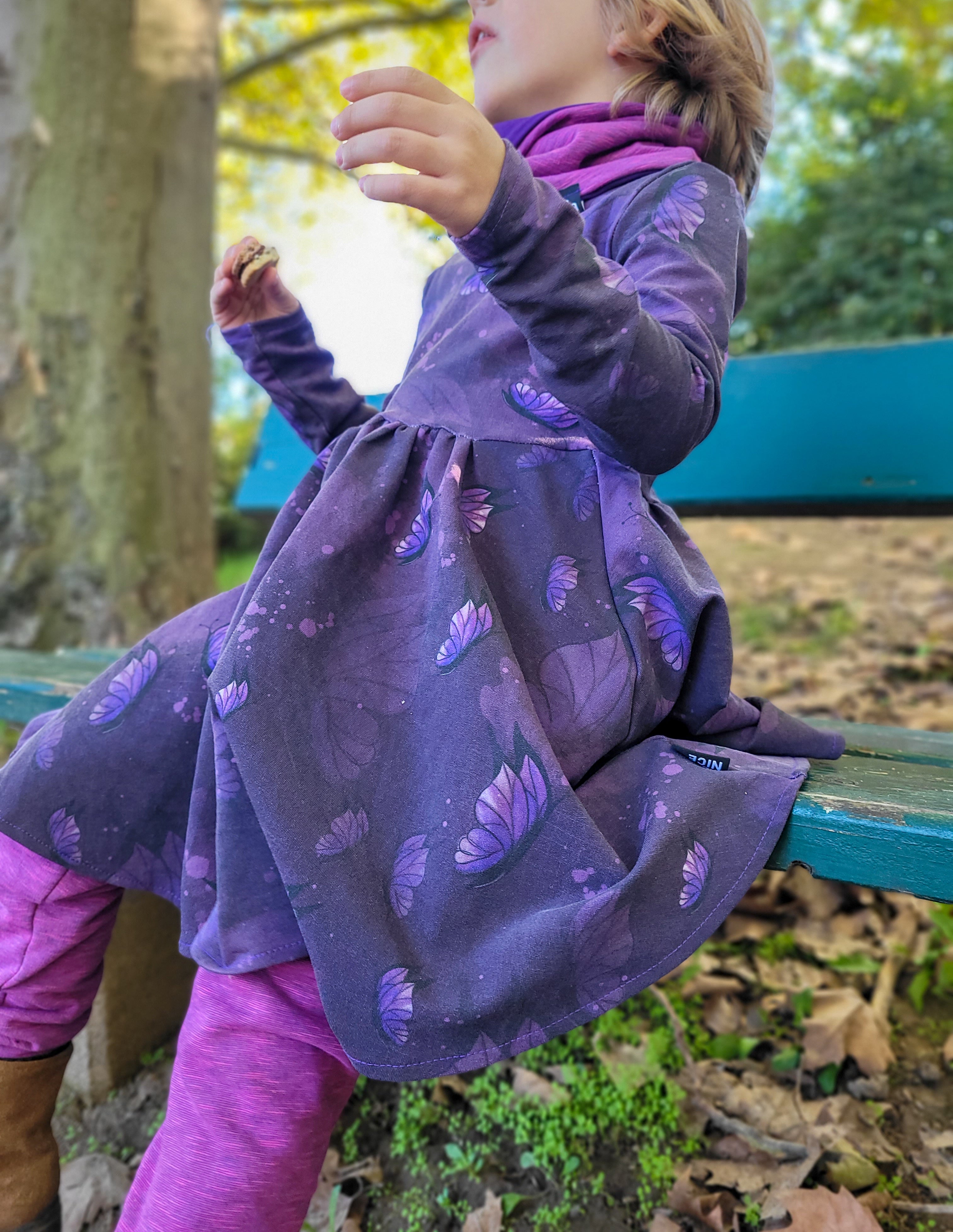 Lila Schmetterling Stoff Eigenproduktion
Dauervorbestellung