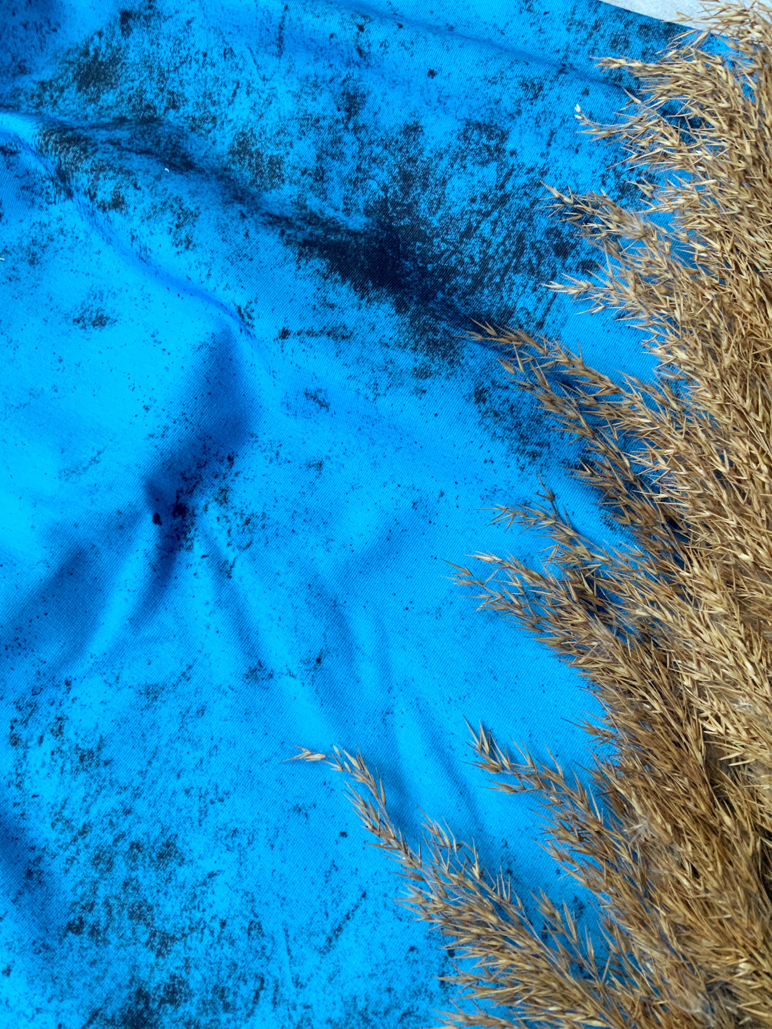 Blau Grunge Eigenproduktion Dauervorbestellung